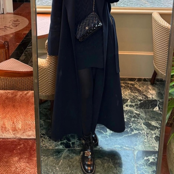 Meet your Posher, Emily - Picture 1 of 1